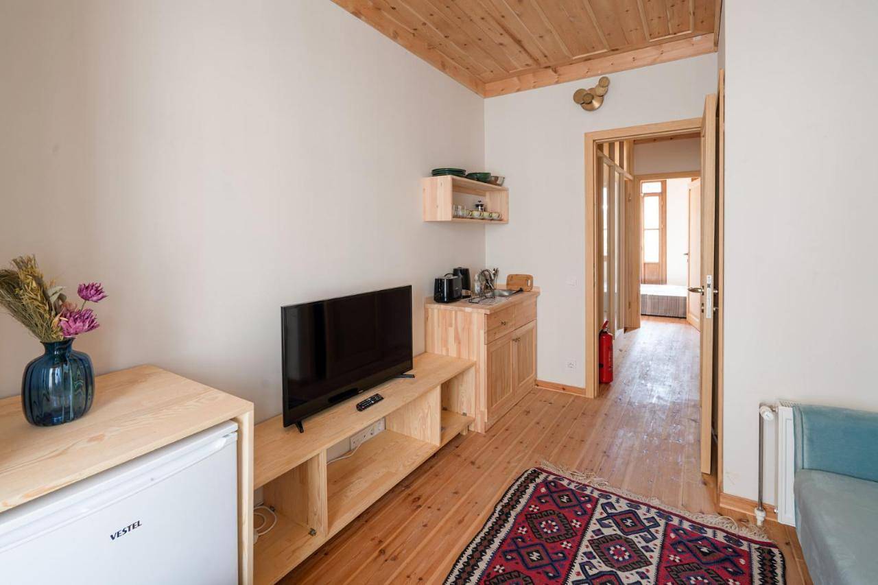 Triple Room with Balcony in Şişli, Estambul