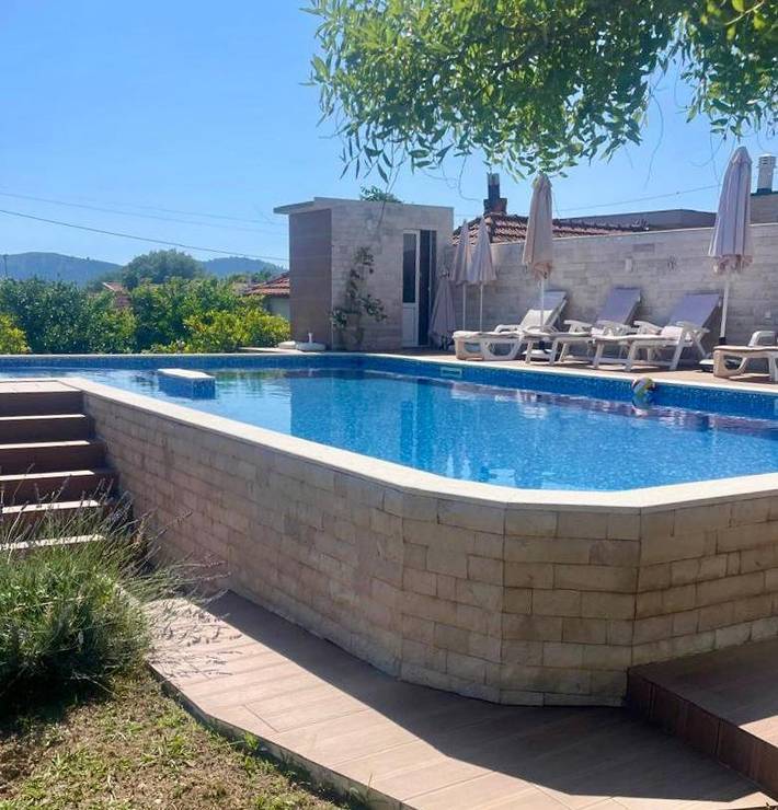 Location de vacances pour 6 personnes, avec piscine et vue ainsi que jardin et terrasse dans Bar - 4