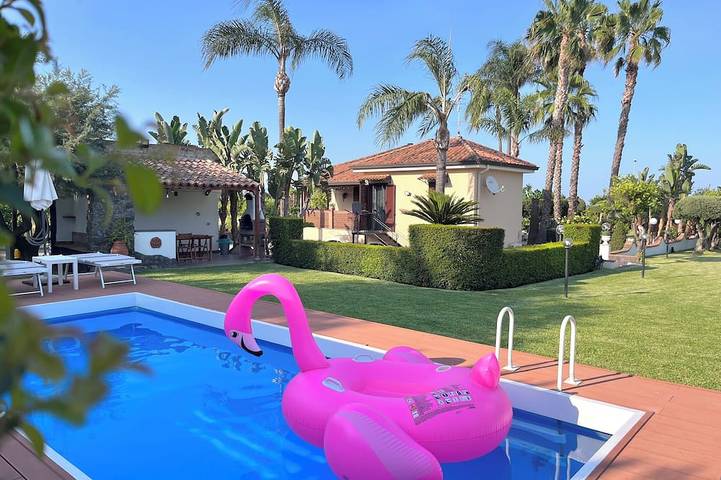 Ferienhaus für 5 Personen, mit Terrasse und Garten sowie Whirlpool, mit Haustier