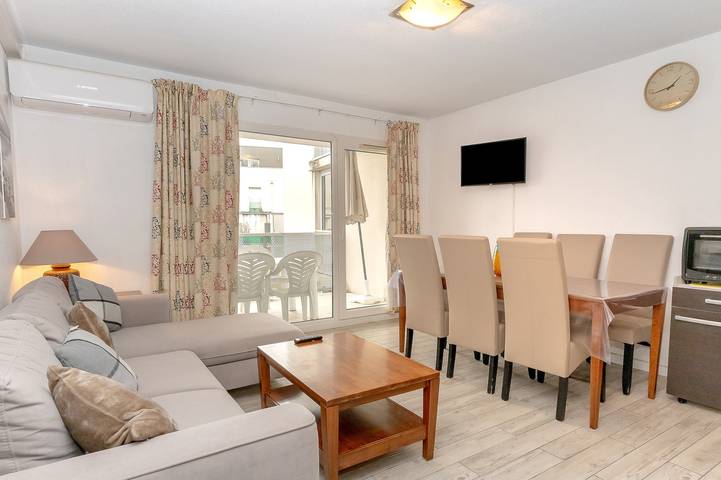 Ganze Wohnung, Ferienwohnung 'Appartement Aix Les Bains' mit Bergblick, privater Terrasse und Klimaanlage in Aix-les-Bains, Chambéry und Umgebung