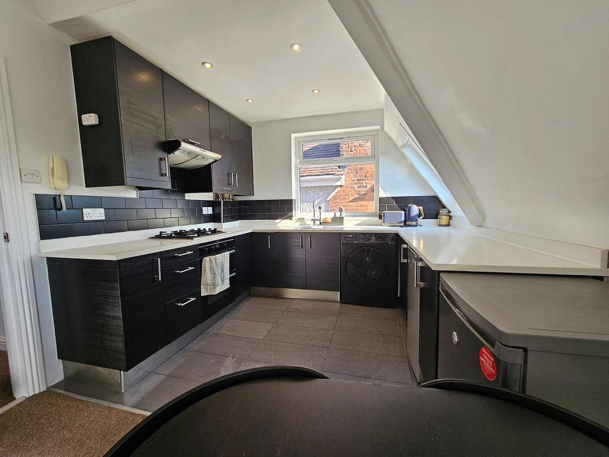 Entire holiday apartment, Apartment - Sleeps 4 & Free Parking in Camden, London