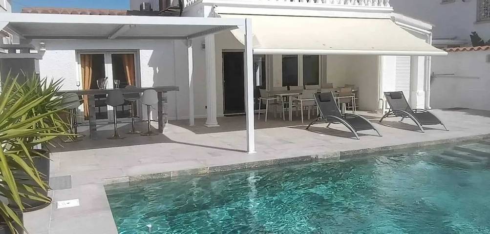 Villa voor 8 personen, met zwembad en balkon in Empuriabrava