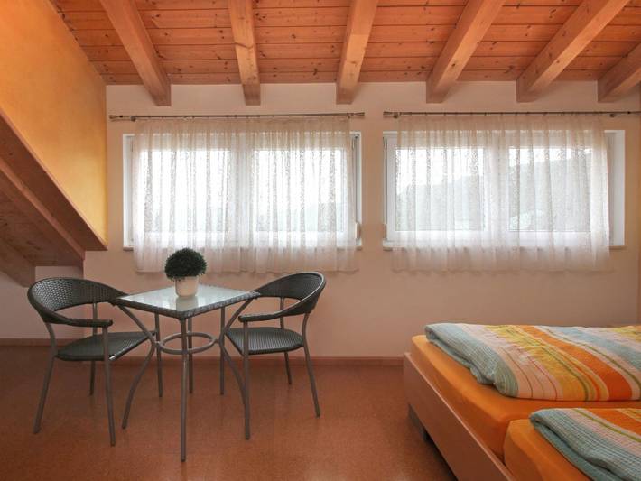 Ganze Wohnung, Ferienwohnung 'Graf' mit Gemeinschaftsterrasse, Gemeinschaftsgarten und Wi-Fi in Vogtsburg - Oberbergen, Vogtsburg im Kaiserstuhl