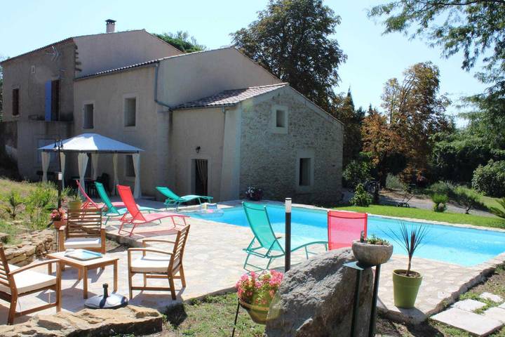 Gîte pour 8 personnes, avec Terrasse ainsi que Jardin et Piscine