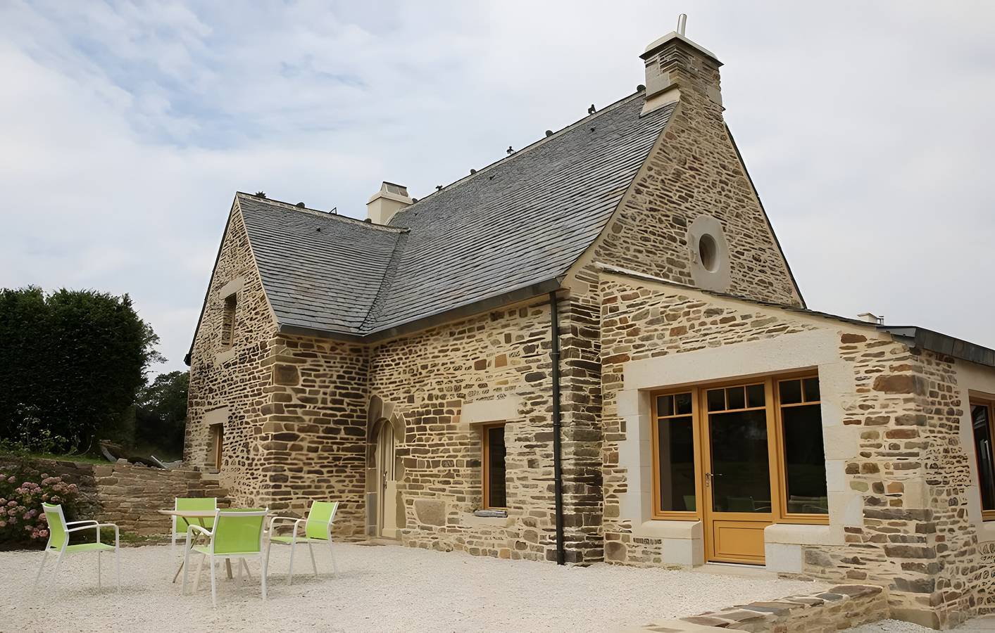 Propiedad de campo típica bretona renovada, cerca de rutas de senderismo in Pleyben, Châteaulin und Umgebung