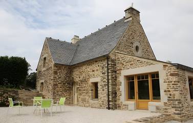 Gîte pour 4 personnes, avec jardin et jacuzzi à Pleyben