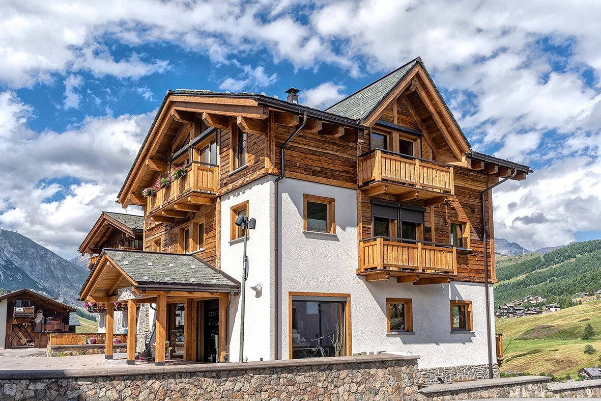 Appartement entier, Appartement de vacances "Iron Wood" près des pistes avec 2 balcons et Wi-Fi in Livigno (Town), Livigno