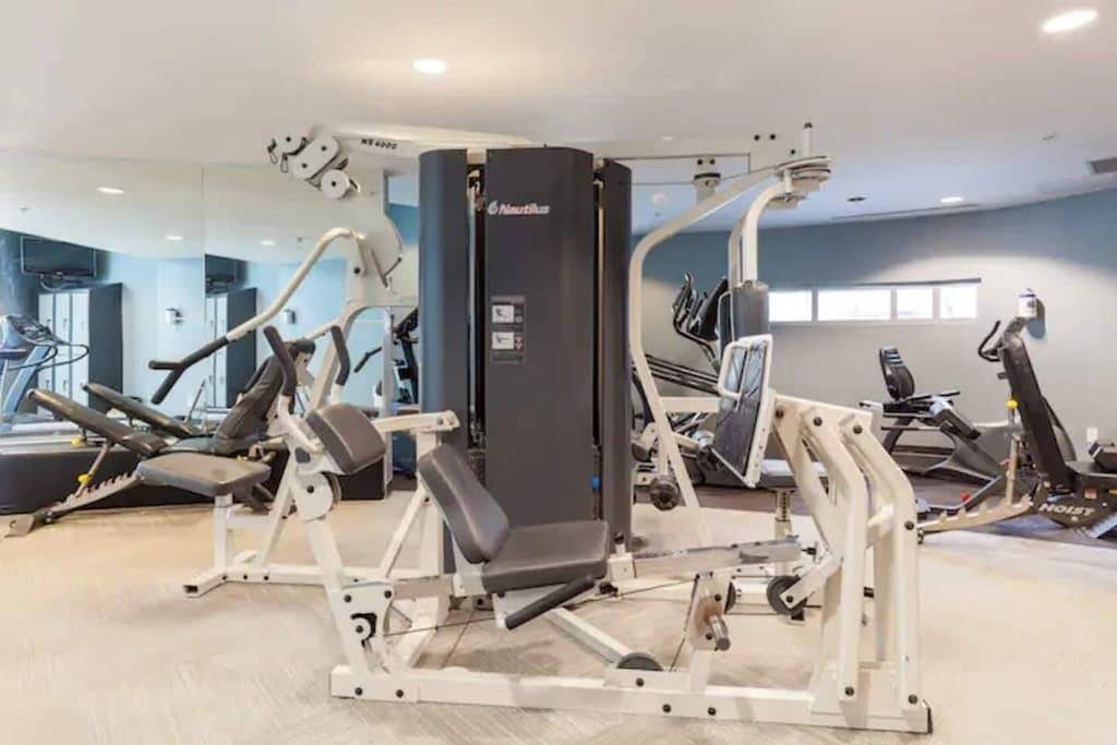 Ganze Wohnung, 1 Br in the Heart of Downtown: Parking, Pool & Gym . Property #22-157614 in Vancouver, British-Columbia