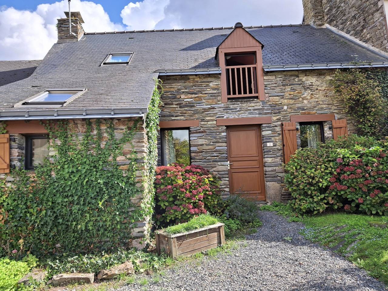 Petite maison bretonne de caractère in Montertelot, Région de Vannes