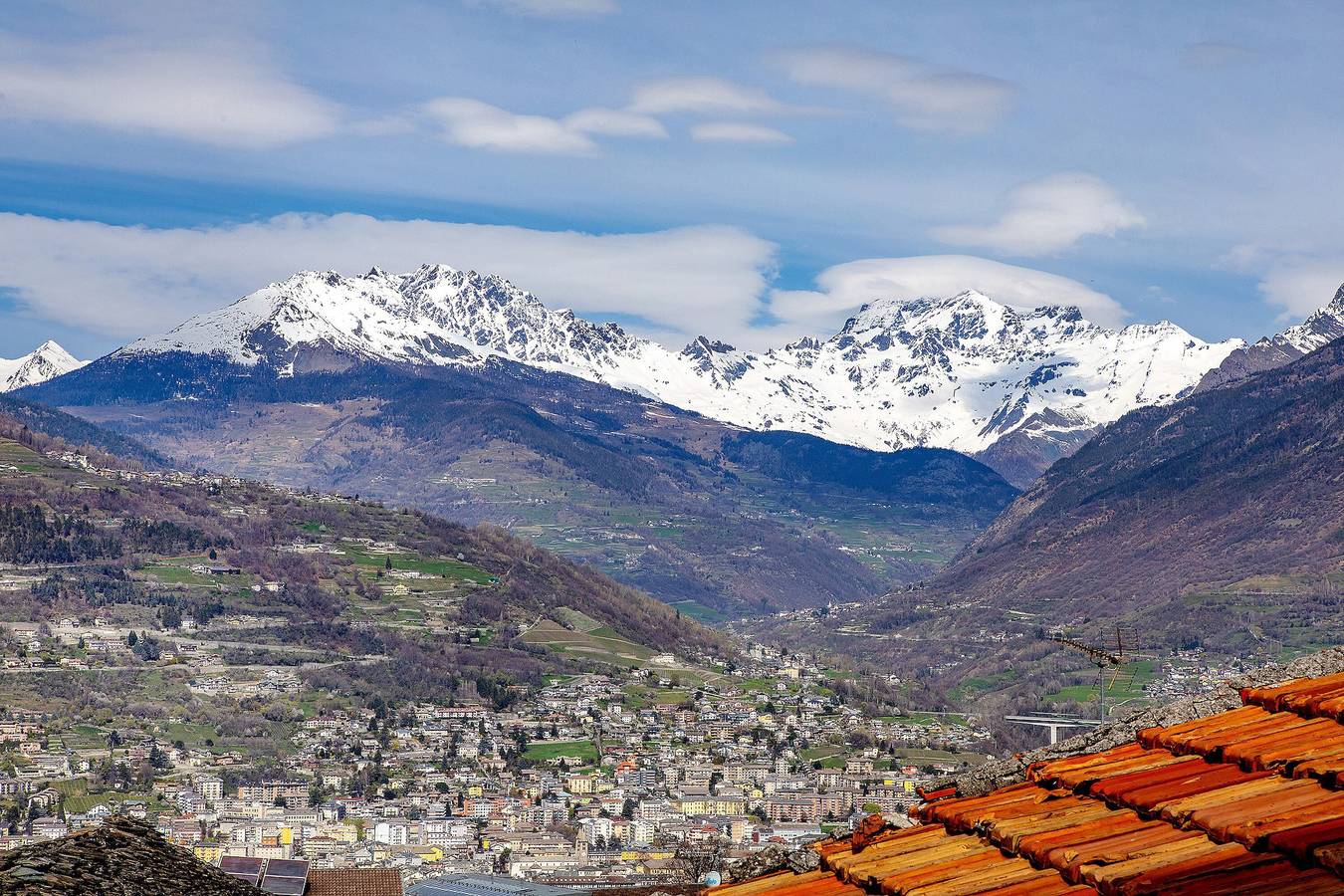 Appartement entier, Appartement de vacances 'Da Lule' avec vue sur les montagnes, balcon et Wi-Fi in Charvensod, Comune di Charvensod