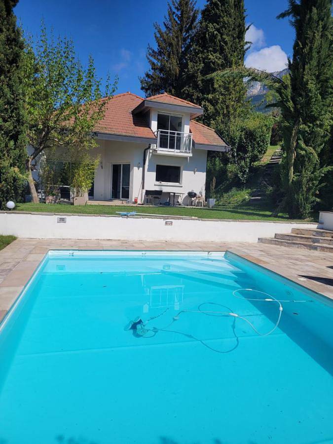 Villa pour 8 personnes, avec vue sur le lac et piscine ainsi que jardin et vue à Veyrier-du-Lac - 3