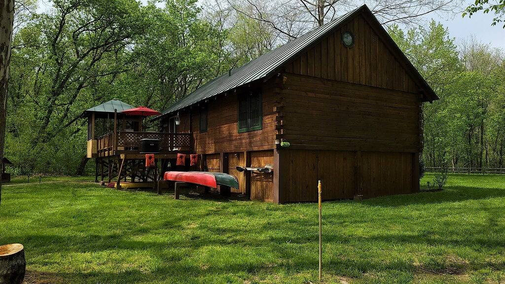 Shenandoah Shores Waterfront Log Cabin in Page County