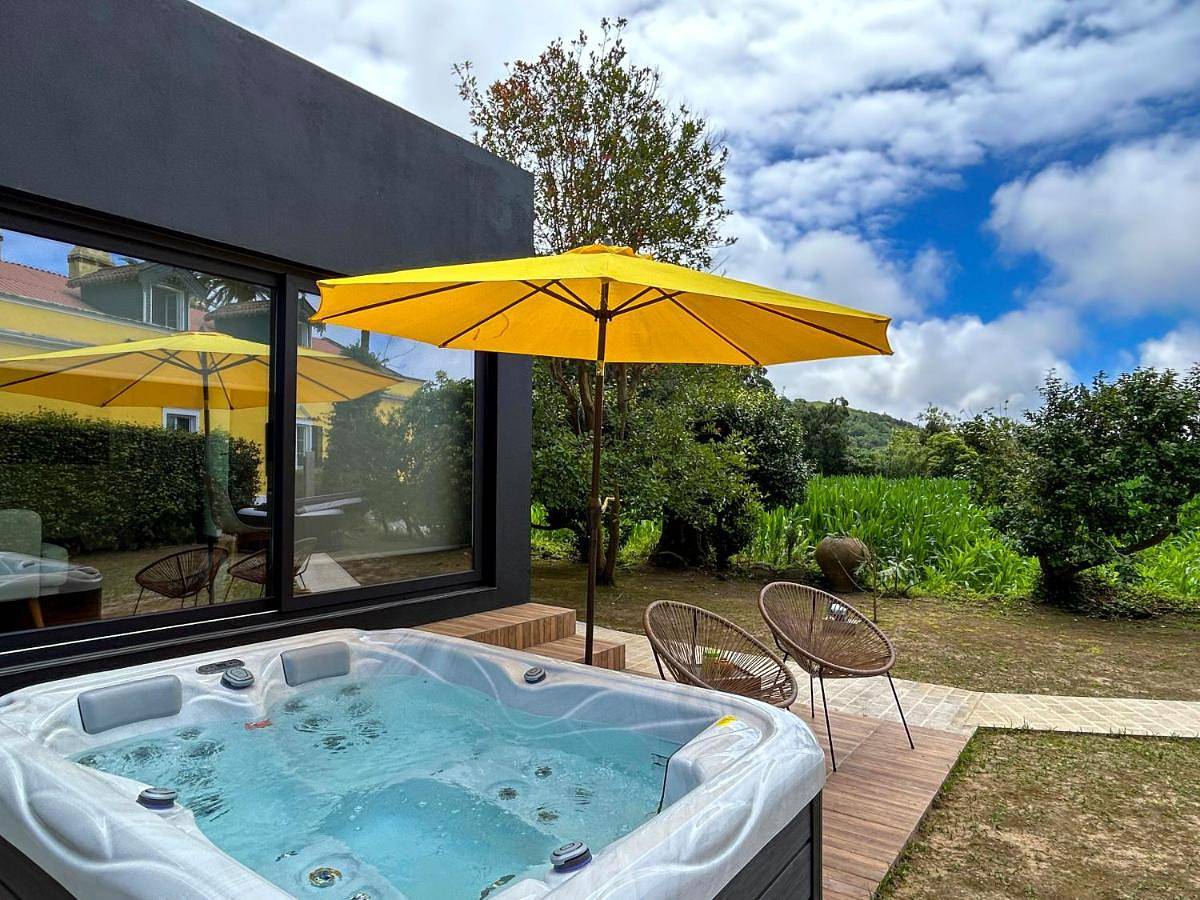 Villa Várzea - The Black Cabin in São Miguel Island, Várzea