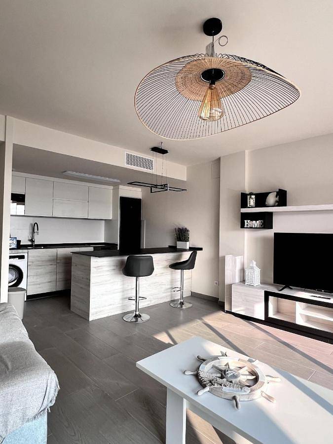 Apartamento de vacaciones para 5 personas, con vistas además de piscina y balcón - 1