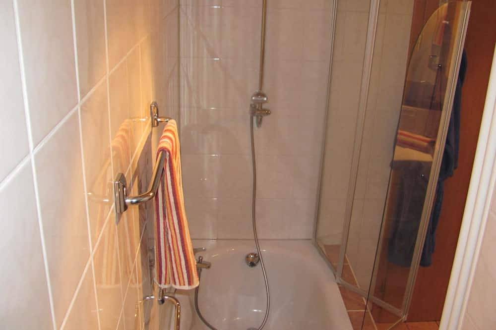 Appartement 2, 85m², 1. 1er étage, 2 chambres à coucher, 1 salon-cuisine, max. 5 personnes - Maison Hanne in Europa-Park, Rust