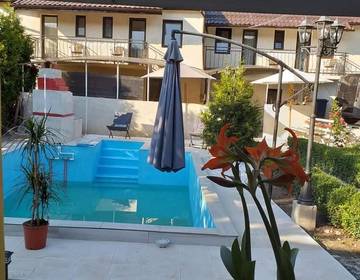 Gîte pour 2 personnes, avec jardin et piscine ainsi que bassin pour enfant et vue dans Cluj-Napoca