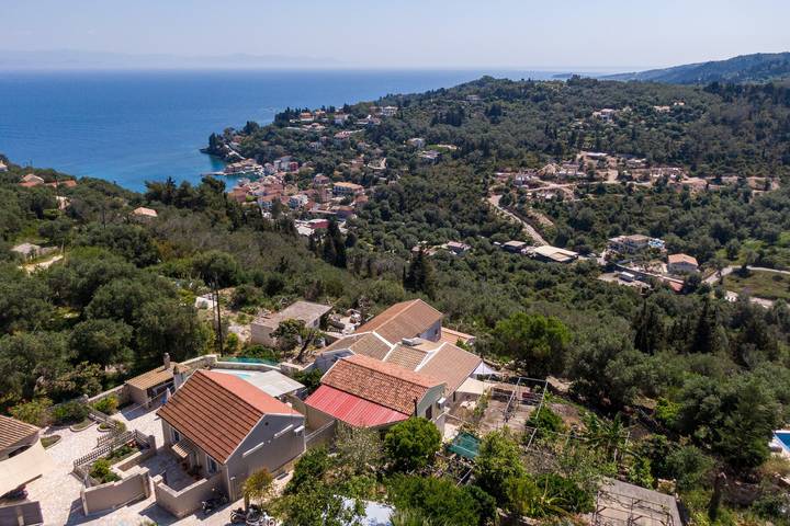 Casa de vacaciones 'Victoria's House' con vistas al mar, Wi-Fi y aire acondicionado in Paxoí