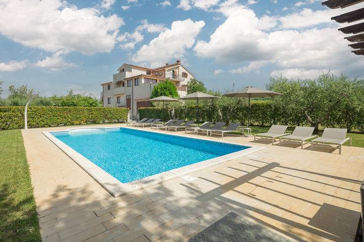 Ferienwohnung für 4 Personen, mit Balkon/Terrasse und Pool in Porec und Umgebung - 2