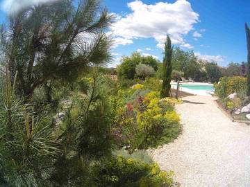 Gîte pour 4 personnes, avec piscine et jacuzzi ainsi que terrasse et jardin à Vogüé