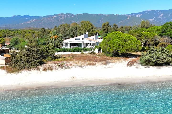 Location de vacances pour 12 personnes, avec Terrasse ainsi que Jardin et Piscine à Lecci