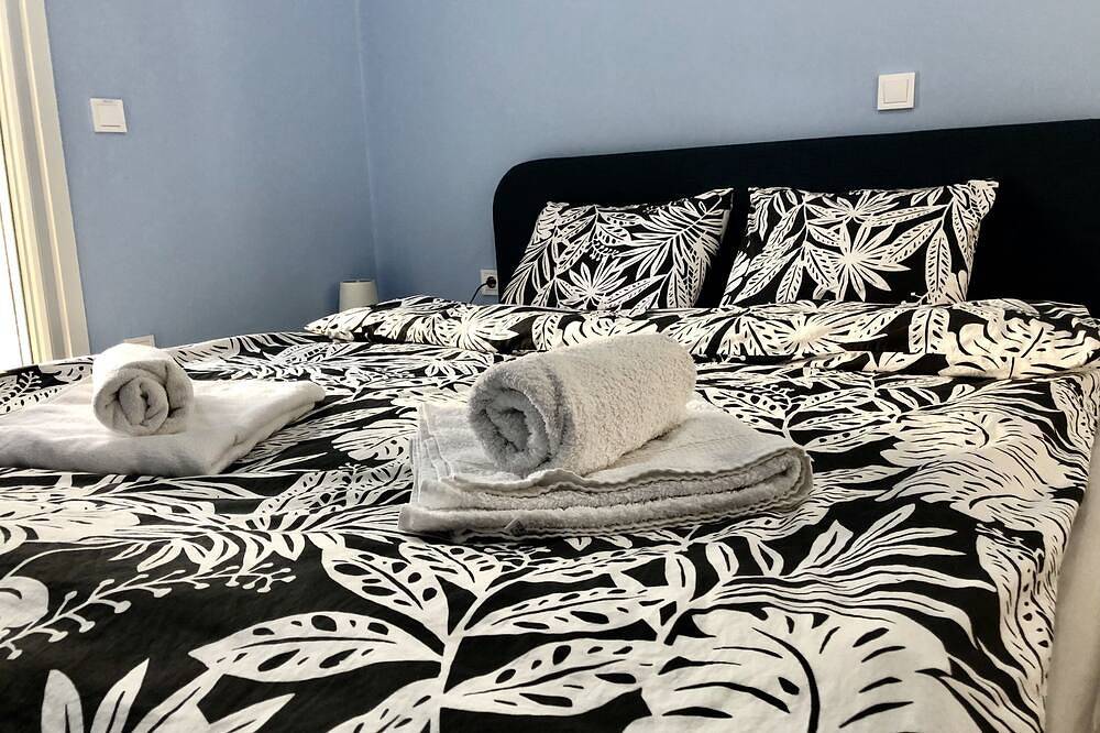 Industrial Design Bungalow – 2 min to Center, Wifi in Lesbos