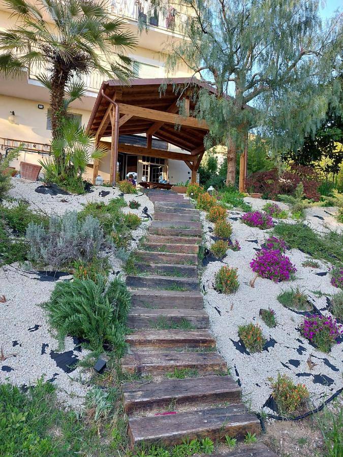 Appartamento per 4 persone, con panorama e terrazza nonché giardino, con animali domestici in Palombara Sabina