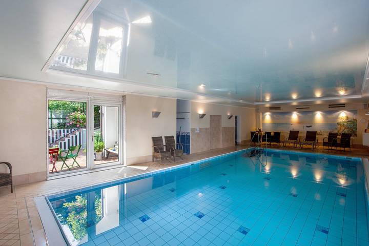 Hel lejlighed, Haus Schönblick – Apartment 4 with Mountain View, Private Terrace, and Wi-Fi in Willingen, die Mittelgebirge
