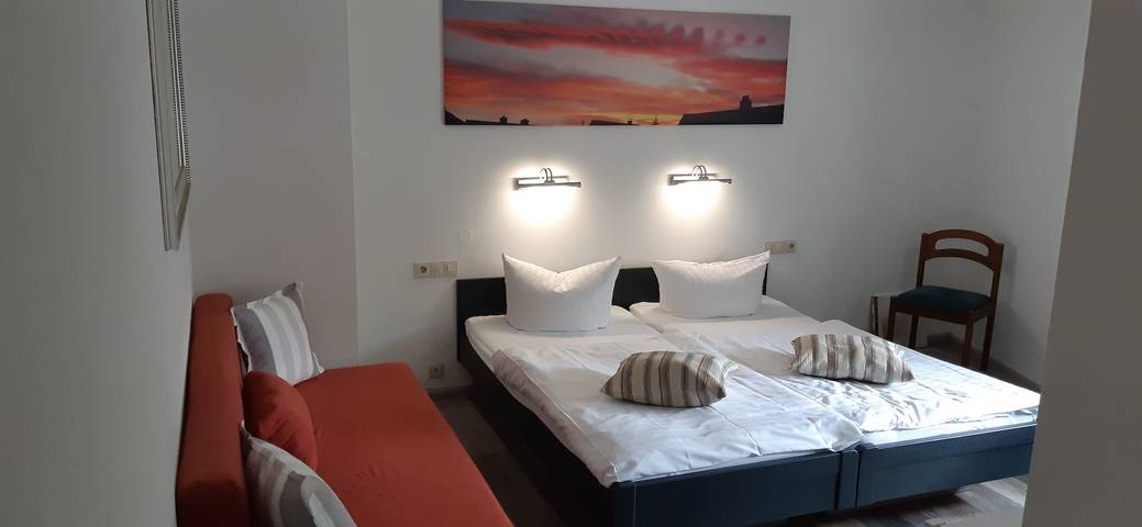 Hotel Bären garni - Doppelzimmer mit Dusche und Wc in Freiburg, Südschwarzwald
