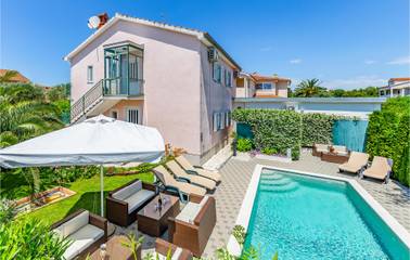 Ferienhaus für 8 Personen, mit Terrasse in Pula