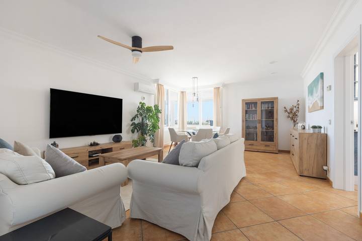 Villa « Rafael » avec vue sur la mer, Wi-Fi et climatisation in Punta Prima, Sant Lluís