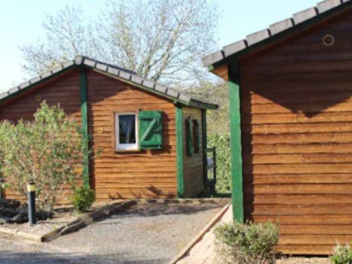 Chalet pour 2 personnes, avec terrasse et piscine, animaux acceptés dans l' Aveyron