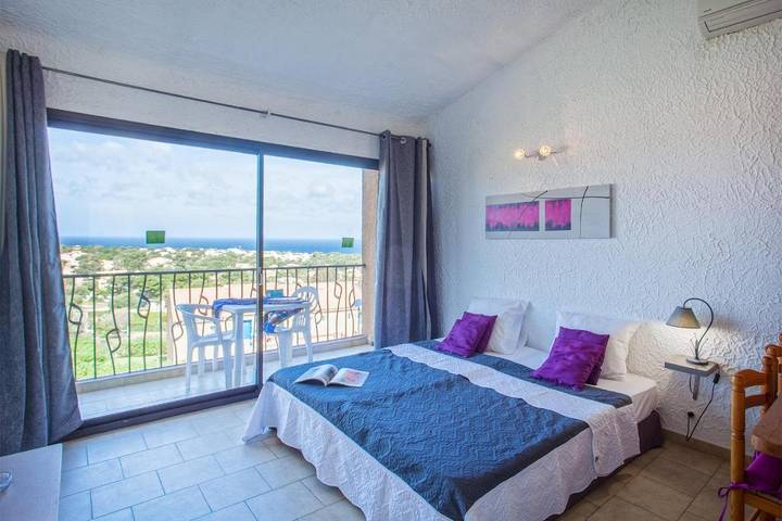 Gîte pour 4 personnes, avec terrasse dans Gare du Club Med Cocody - 4