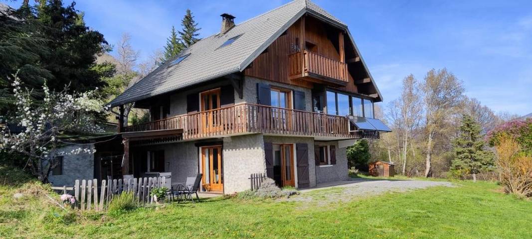 Gîte pour 4 personnes, avec jardin ainsi que vue et vue sur le lac, animaux acceptés à Puy-Sanières - 3