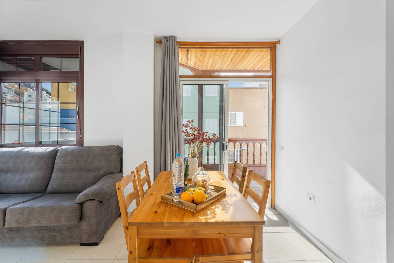 Apartamento entero, Apartamento 'Vivienda Vacacional Ana' con balcón y Wi-Fi in San Sebastián de la Gomera, La Gomera