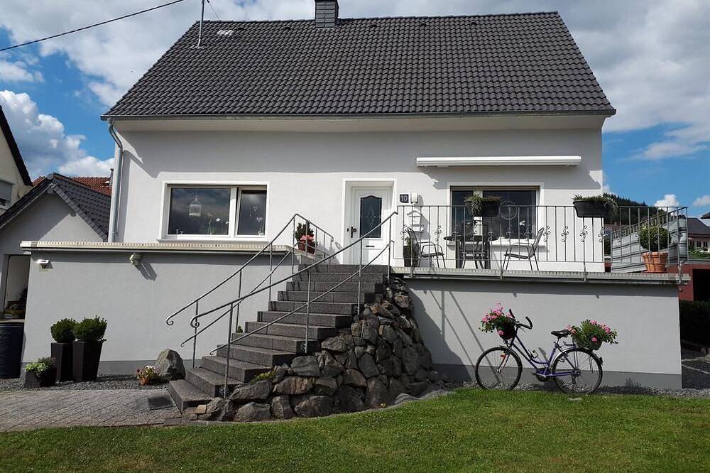 Ganze Wohnung, Ferienwohnung Thönnes - 2-Bett-Ferienwohnung Dusche/Wc, 1 Schlafraum in Oberstadtfeld, Vulkaneifel