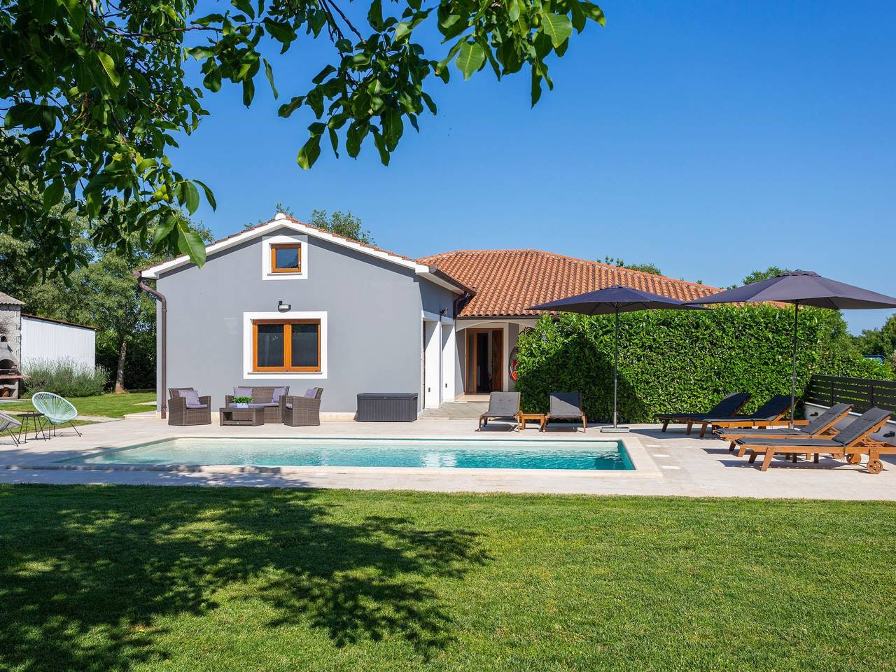 Villa Anavi mit privatem Pool und großem Garten in Barban, Südküste Istrien