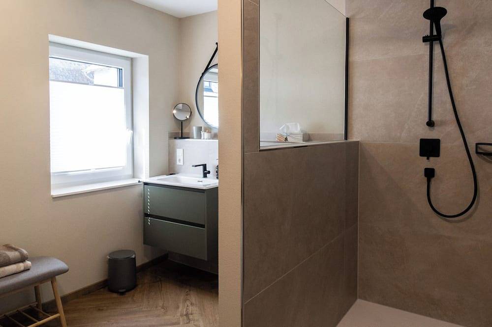 Ganze Wohnung, Gemütliche neue Ferienwohnung mit kleinem Balkon und tollem Badezimmer in Bremm, Cochem-Zell
