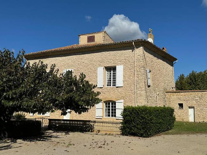 Location de vacances pour 10 personnes, avec jardin à Le Puy-Sainte-Réparade