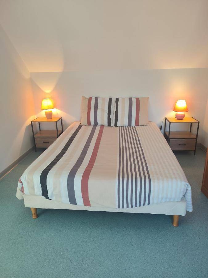 Gîte pour 3 personnes, avec vue et jardin dans Saint-Berthevin