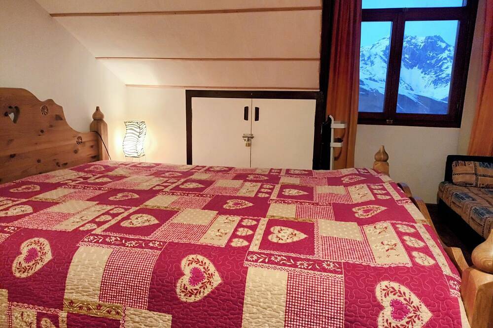 Appartement entier, Beau Duplex (48m2) Balcon (Vue superbe) Pla D'Adet,  Pistes à 150m,  classé 2*. in Saint-Lary-Soulan, Parc national des Pyrénées