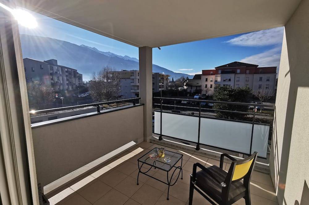 Appartement entier, Appartement « T3 Confort, Piscine, Terrasse » avec vue montagne, Wi-Fi et climatisation in Albertville, Région d'Albertville