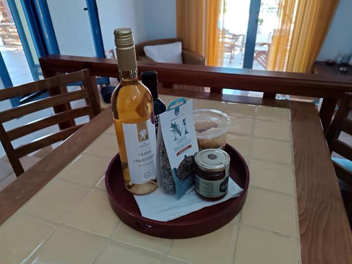 Location de vacances pour 4 personnes, avec piscine ainsi que vue et jardin dans Palekastron - 2