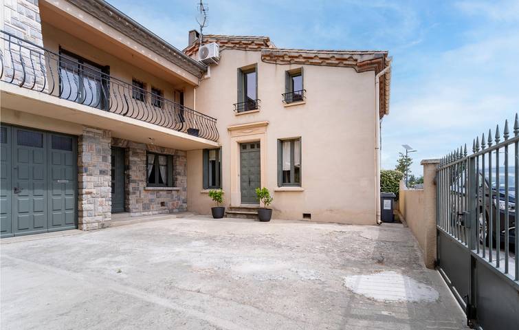 Gîte pour 5 personnes, avec terrasse et piscine à Villegly