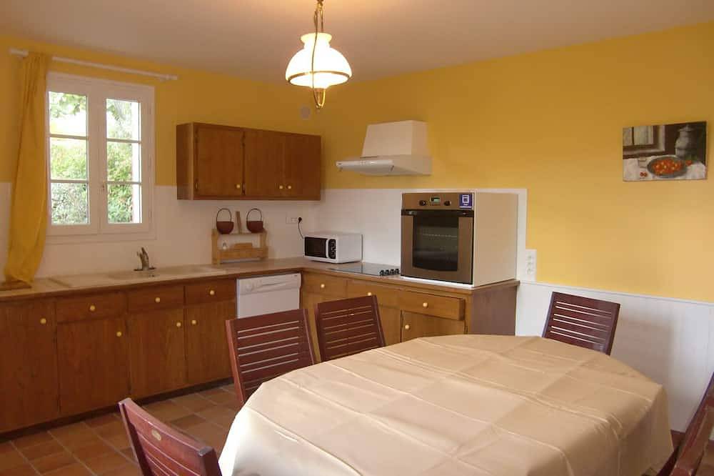 Entire apartment, Charming Apartment In Auvergne in Saint-Nectaire, Volcans d'Auvergne Regional Nature Park