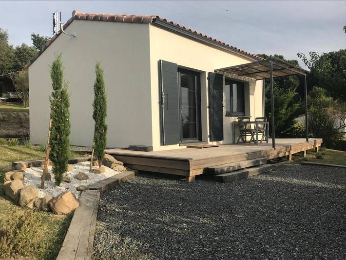 Location de vacances pour 2 personnes, avec vue et jardin à Verzeille