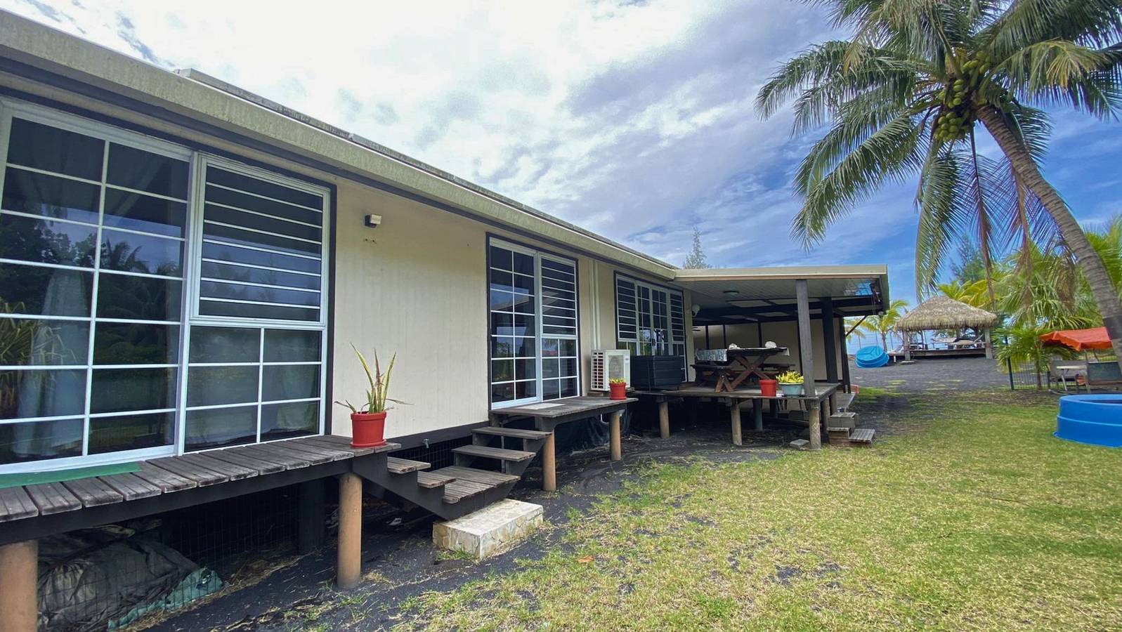 Tahiti - Taharuu Bungalow Surf Piti in Papara, Tahiti