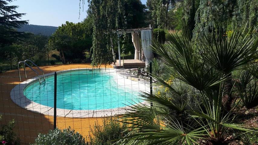 Chambre d’hôte pour 2 personnes, avec Balcon et Terrasse ainsi que Jardin et Piscine