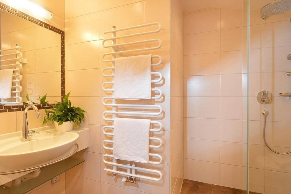 Doppelzimmer mit Du/Wc mit Balkon und Kaiserblick - Café-Restaurant-Pension in Ellmau - SkiWelt, Ellmau