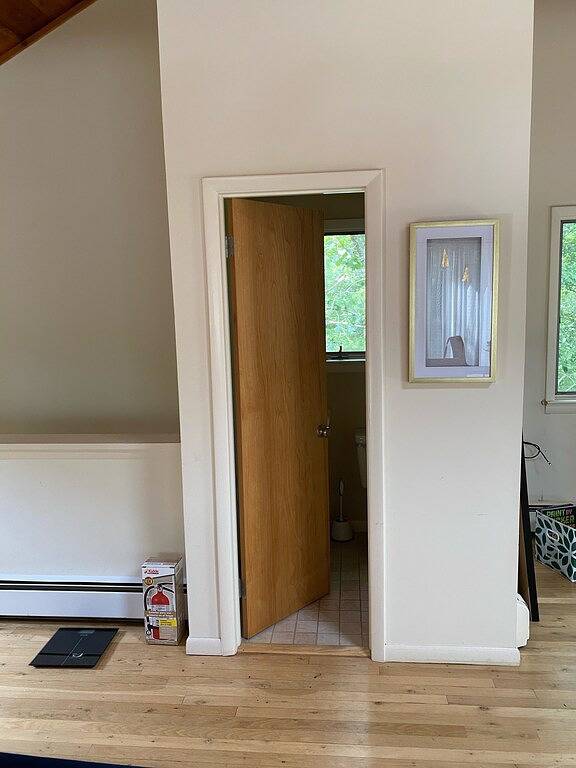 A Cozy Family-Friendly Wooden House In Tree Paradise Close to Ocean & Bay Beach in Noyack, Hamptons