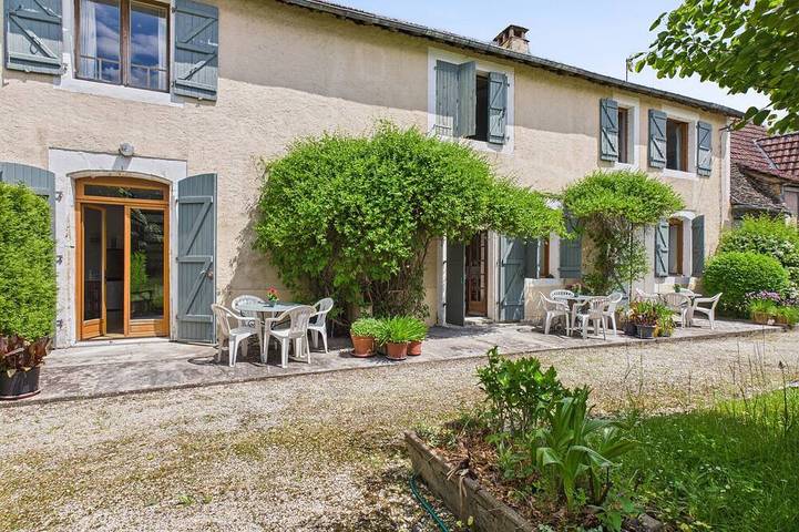 Maison de campagne pour 4 personnes, avec piscine et jardin à Montignac